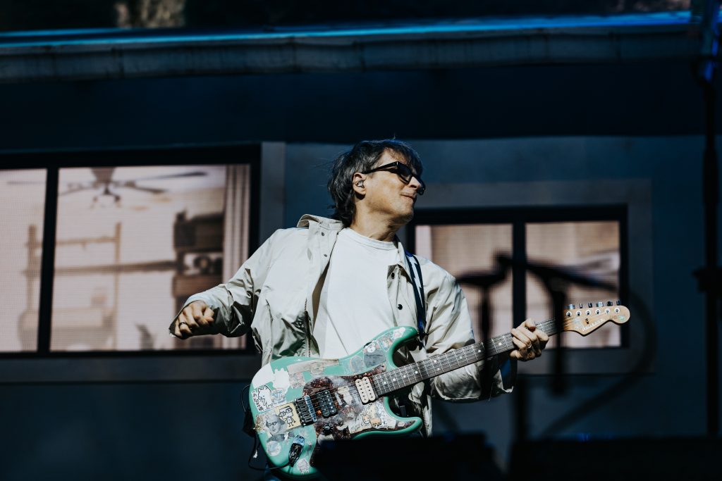 Weezer Brings The Gathering Tour to Vancouver’s Rogers Arena